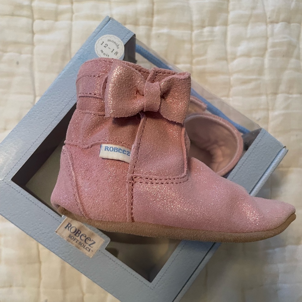Brand new Robeez, pink, sz. 18-24 mo